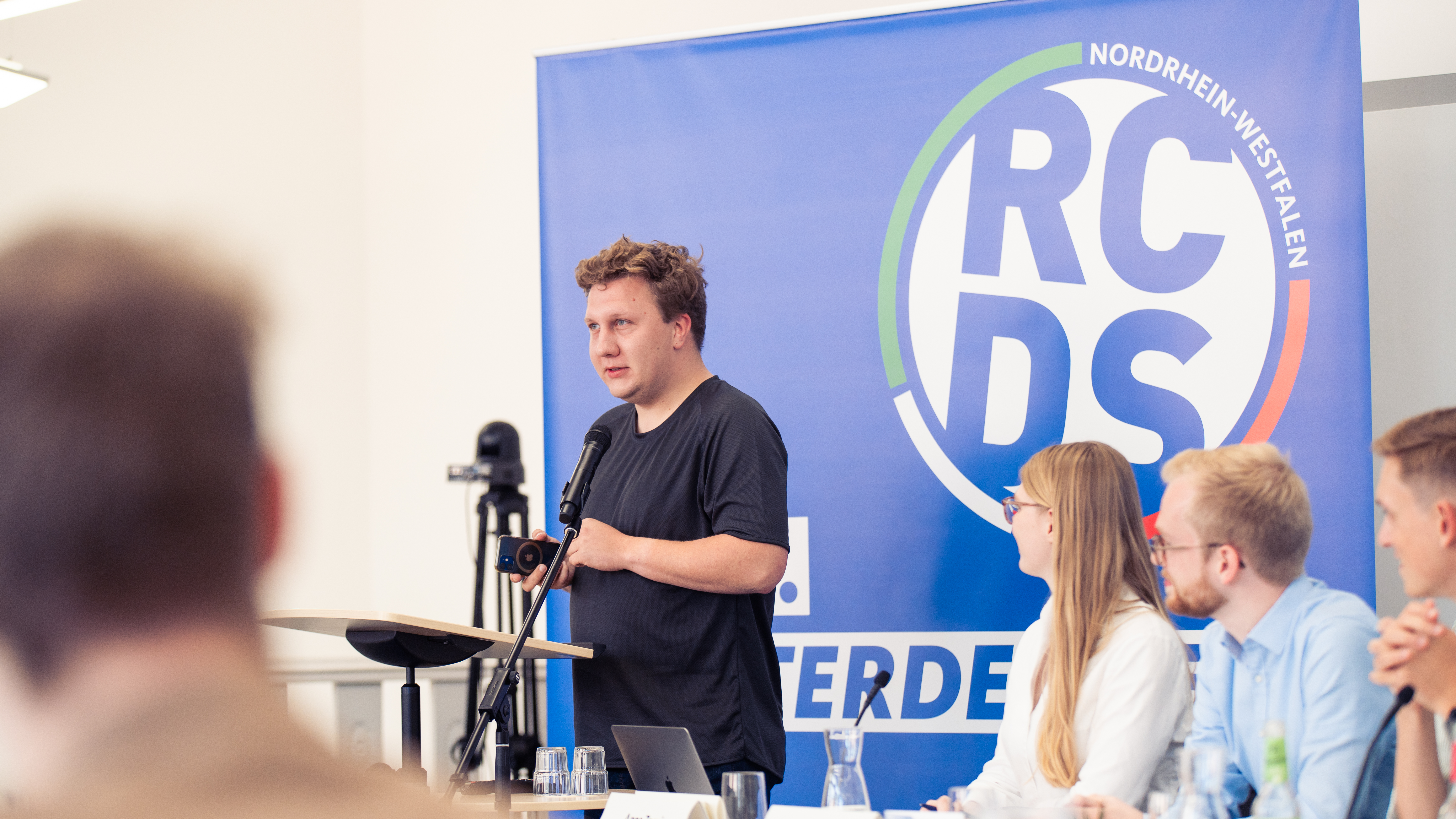 Jascha Hoppe hlt Bericht ber die Arbeit des RCDS der TU Dortmund (Bild: Iya Gogiya)