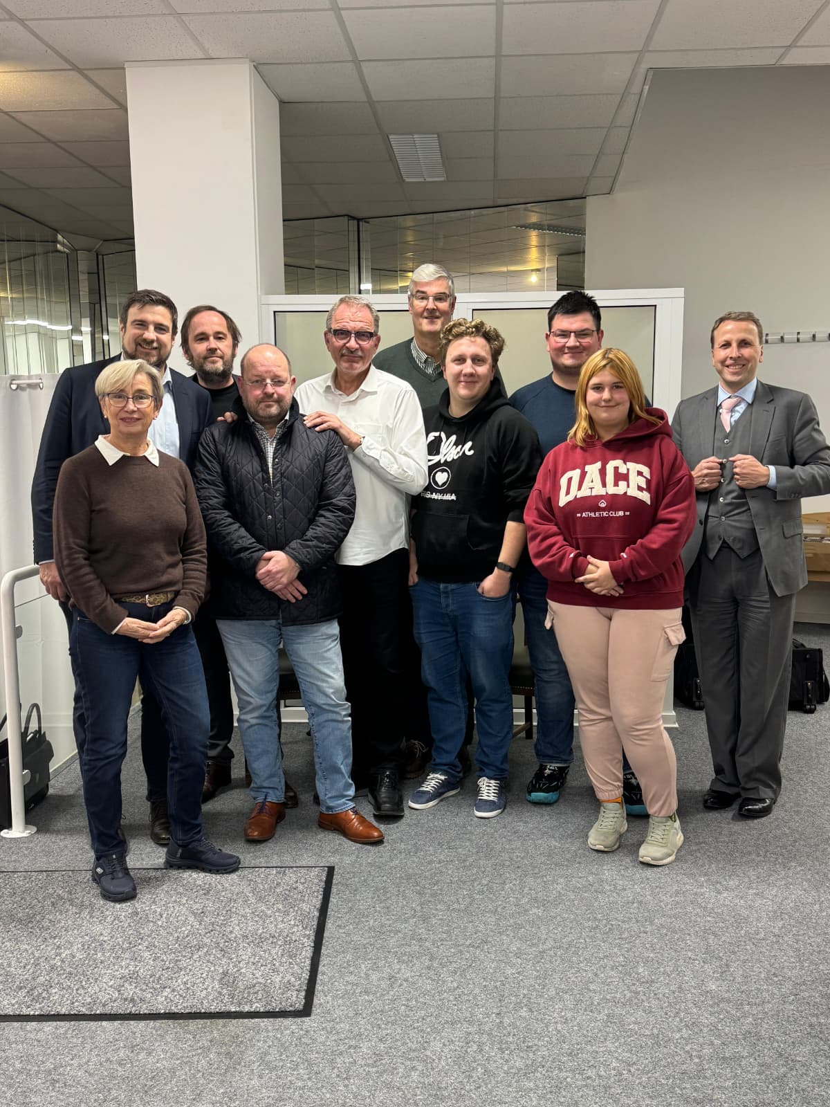 Ein starkes Team: v. l. n. r.: Maria Schmidt, Christoph Bumann, Bjrn Wohlgefahrt, Christoph Nott, Hans-Peter Noll (neuer Vorsitzender), Markus Schlter, Jascha Hoppe, Jan Haberhausen, Lars-Martin Klieve (KPV Ruhr)