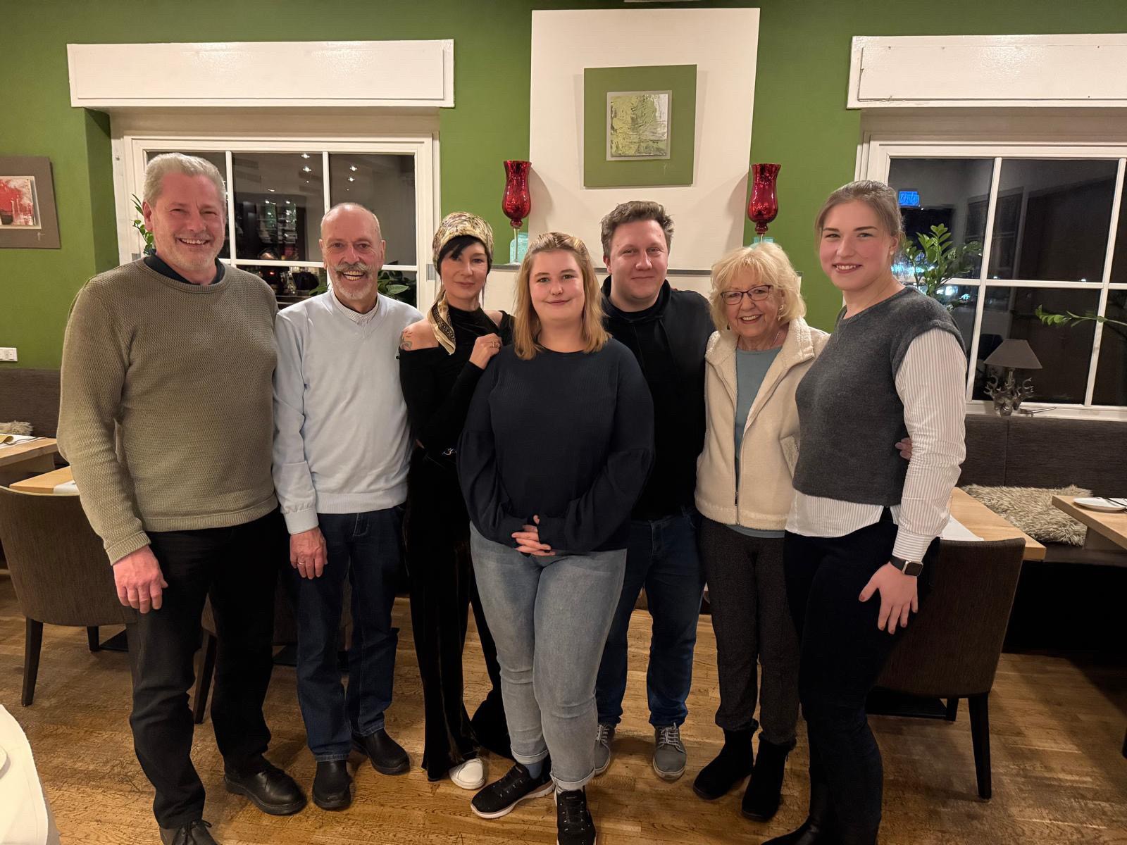 Andreas Barzik, Hans-Dieter Schneider, Daniela Spengler, Lea Sobecki, Jascha Hoppe, Bärbel Giesler und Denise Fräbel freuen sich über ihre erneute Wahl im OV Eickel (v.l.n.r.). Andreas Barzik, Hans-Dieter Schneider, Daniela Spengler, Lea Sobecki, Jascha Hoppe, Bärbel Giesler und Denise Fräbel freuen sich über ihre erneute Wahl im OV Eickel (v.l.n.r.).