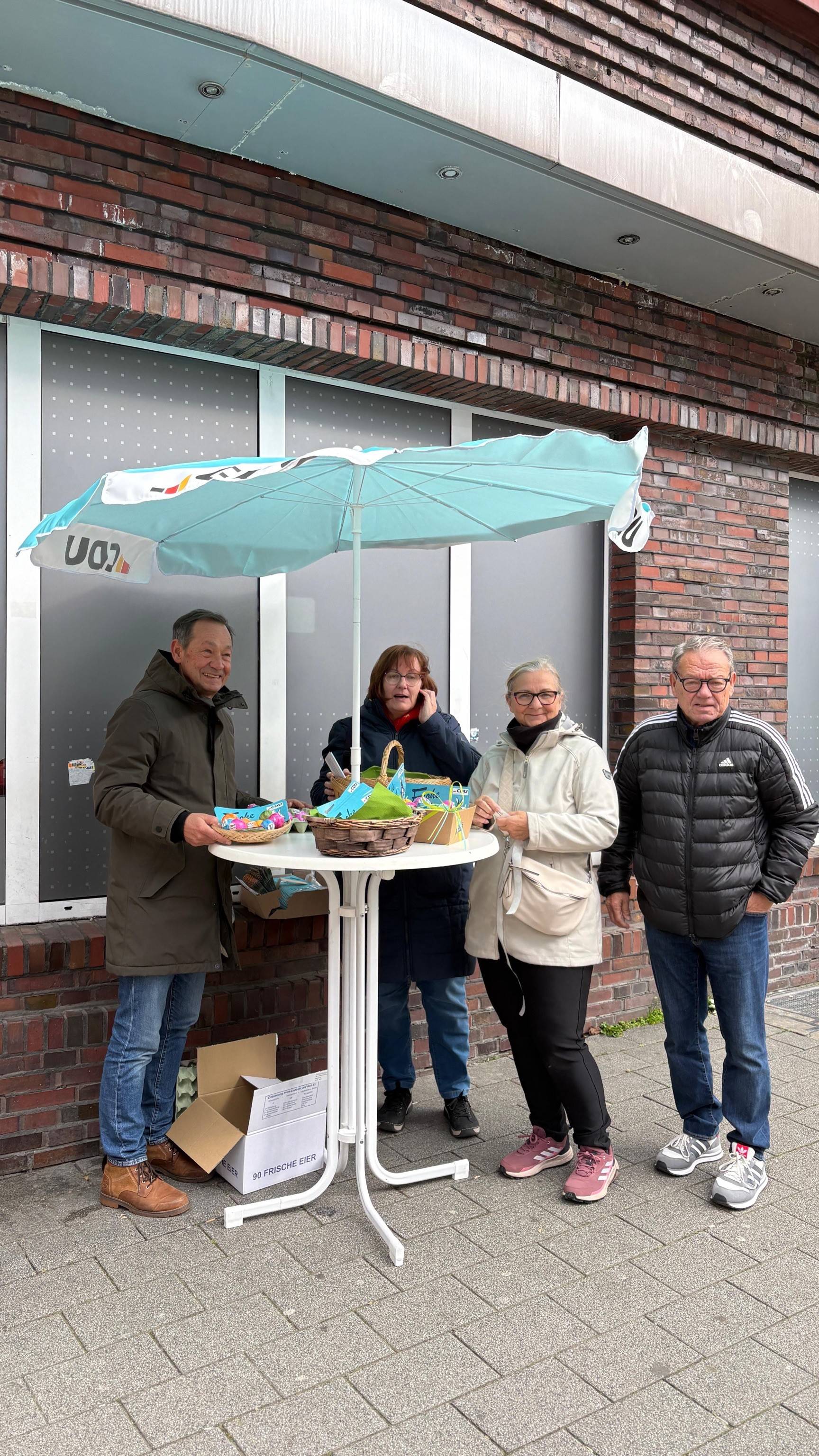 Frank Droste, Andrea Sobert, Andrea Oehler und Hannes Oehler bei der Aktion in der Innenstadt 