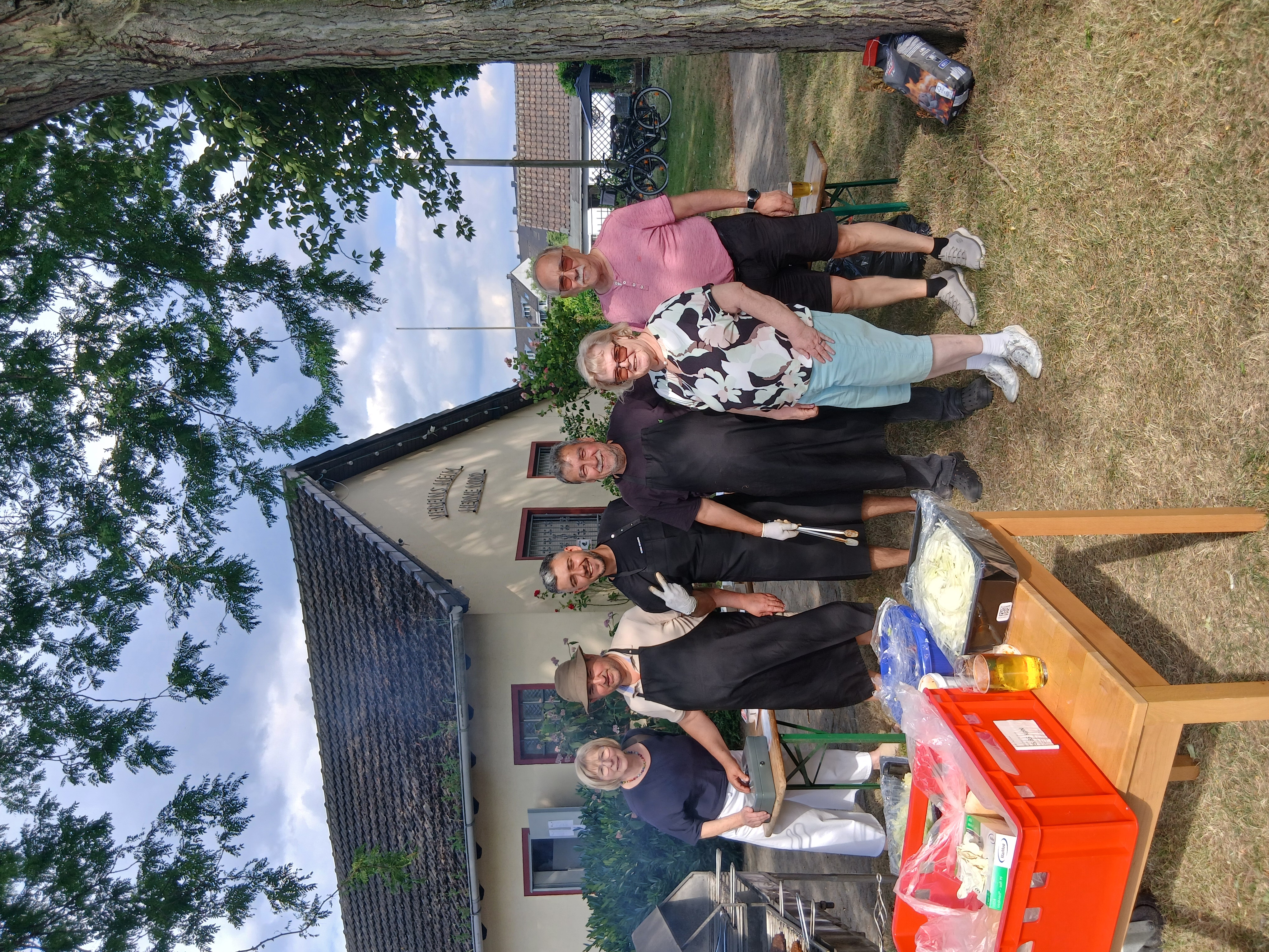 Hatten viel Freude und gute Unterhaltungen beim Sommerfest im Kleingarten: Angelika Gro� (links) und Ingrid Hoffmann (rechts) 